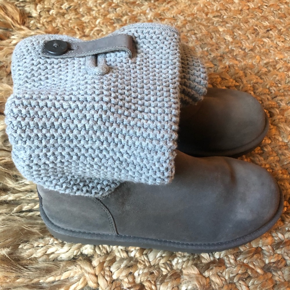 Women's size 10 Sweater UGG